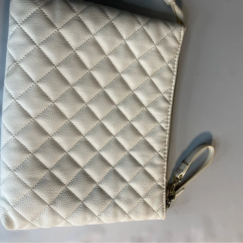 Betsey Johnson white quilted heart cosmetic make up travel bag